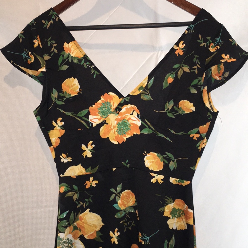 Pretty Little Thing V-Neck V-Back Floral Print Hi-Lo Summer Dress | Size 6